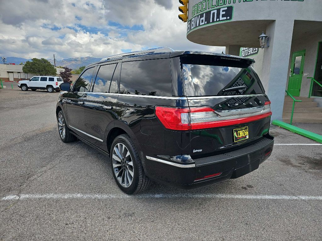 2018 Lincoln Navigator Image 2
