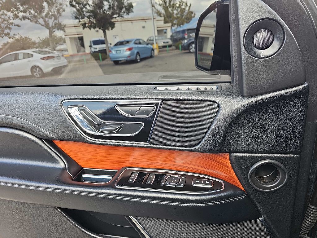 2018 Lincoln Navigator Image 23