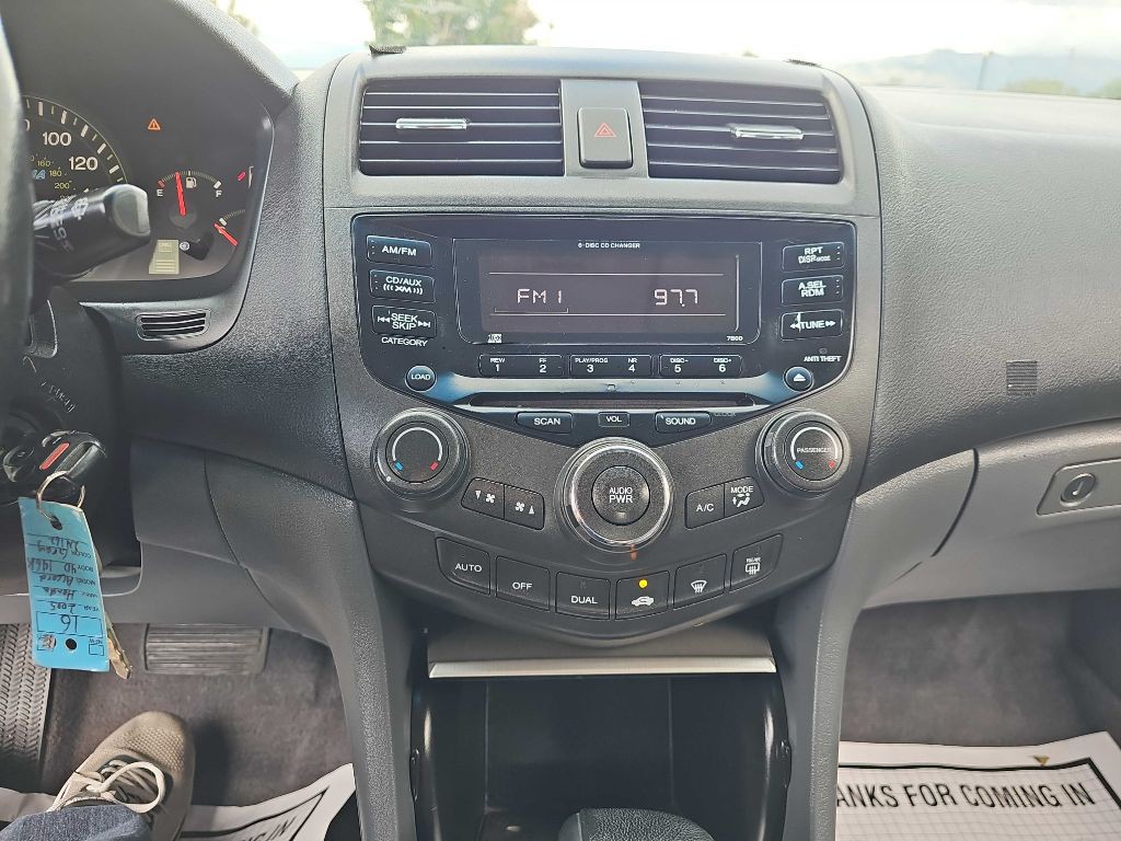 2005 Honda Accord Image 10