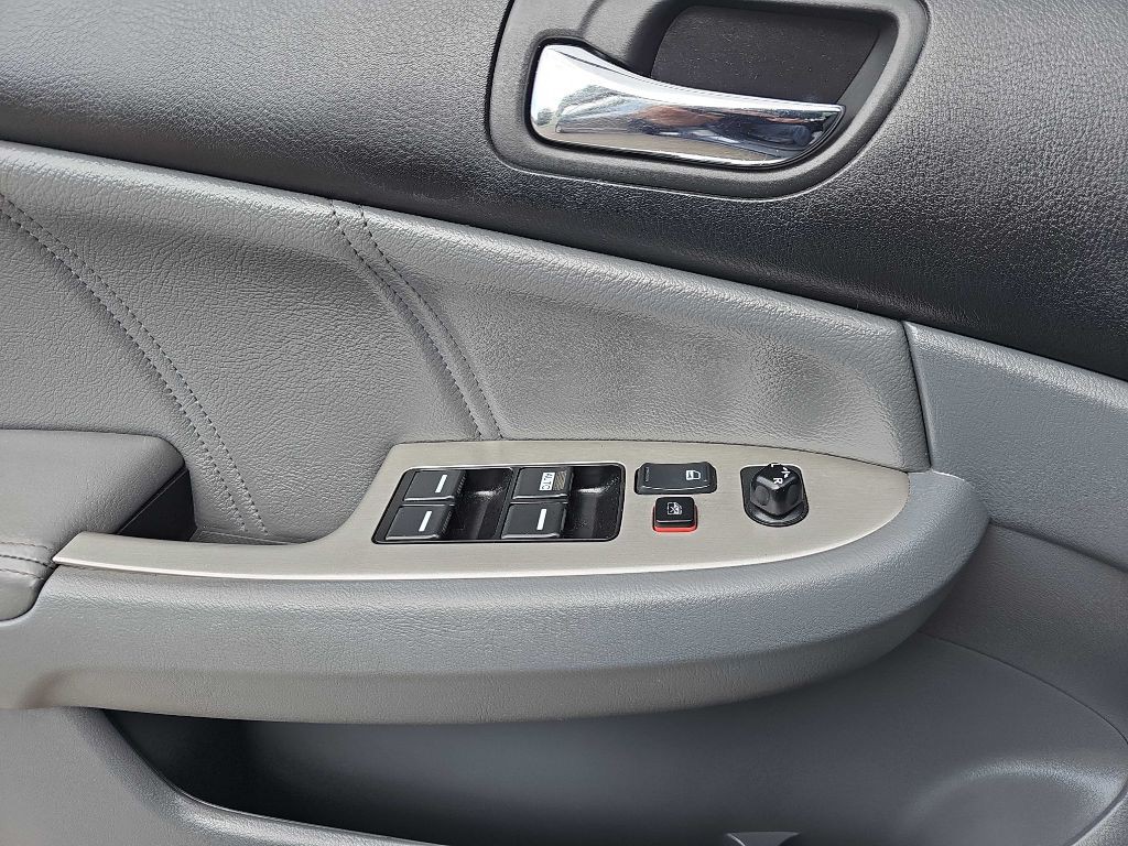 2005 Honda Accord Image 13