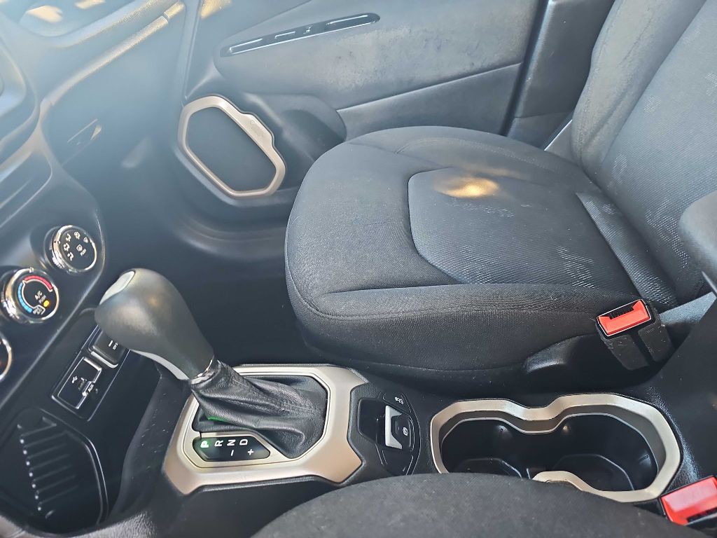 2017 Jeep Renegade Image 12