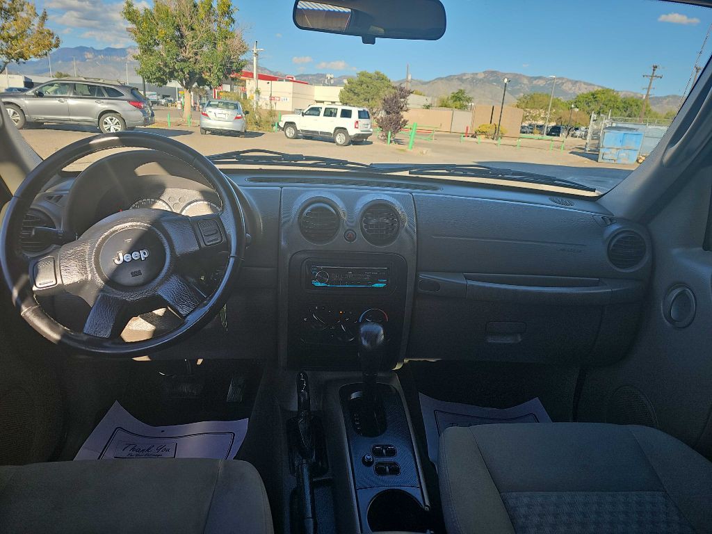 2006 Jeep Liberty Image 8