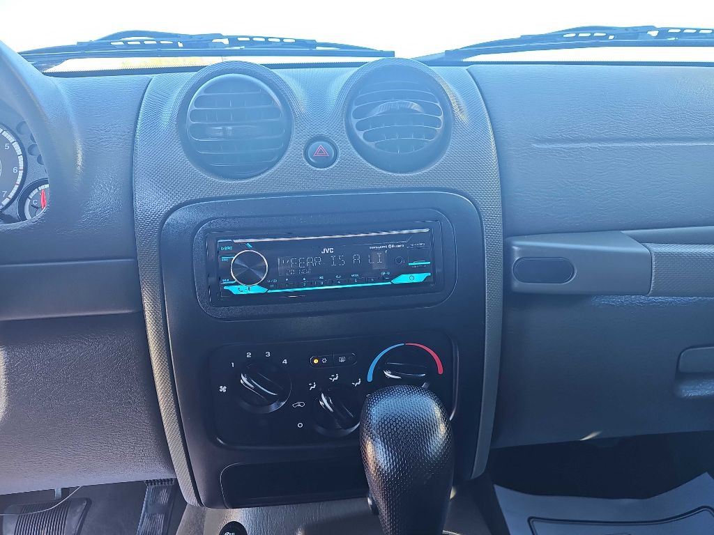 2006 Jeep Liberty Image 10