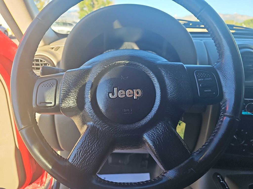2006 Jeep Liberty Image 12