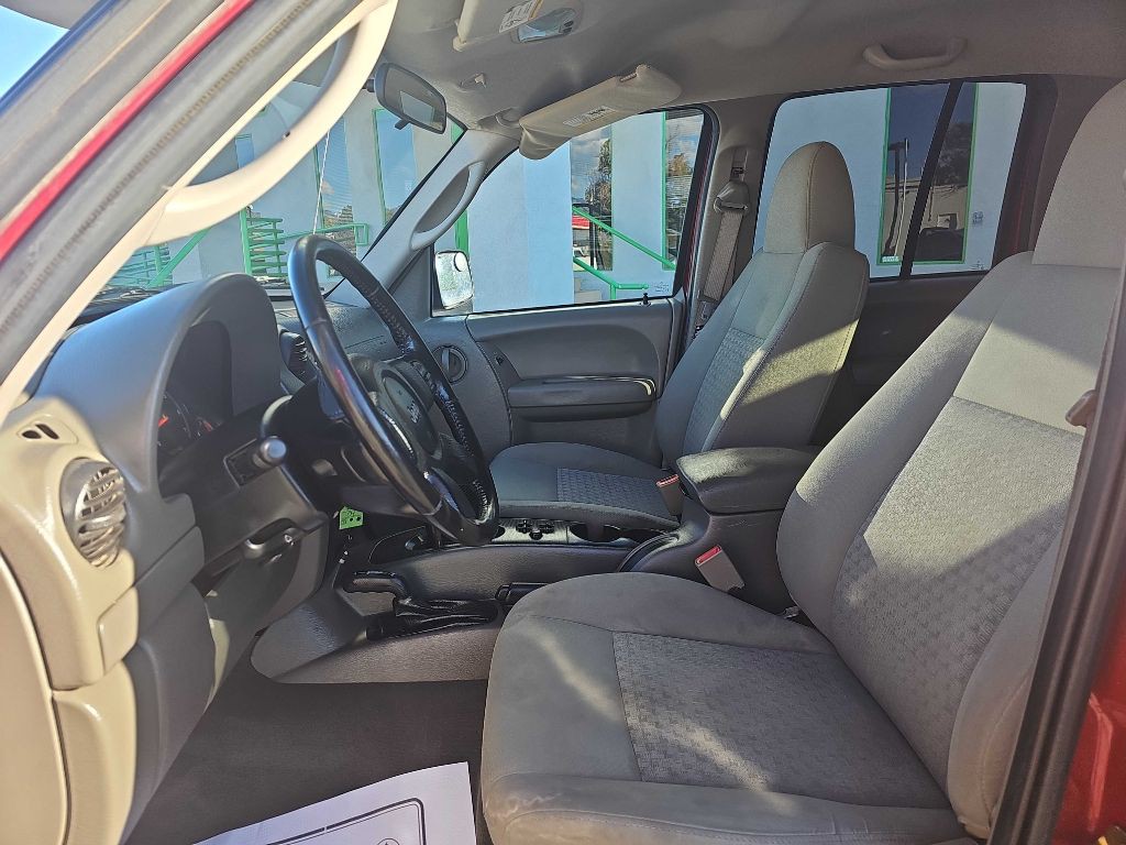 2006 Jeep Liberty Image 13