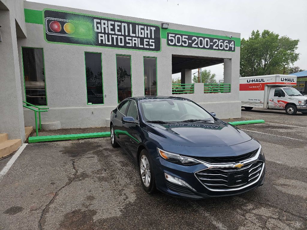 2019 Chevrolet Malibu Image 2