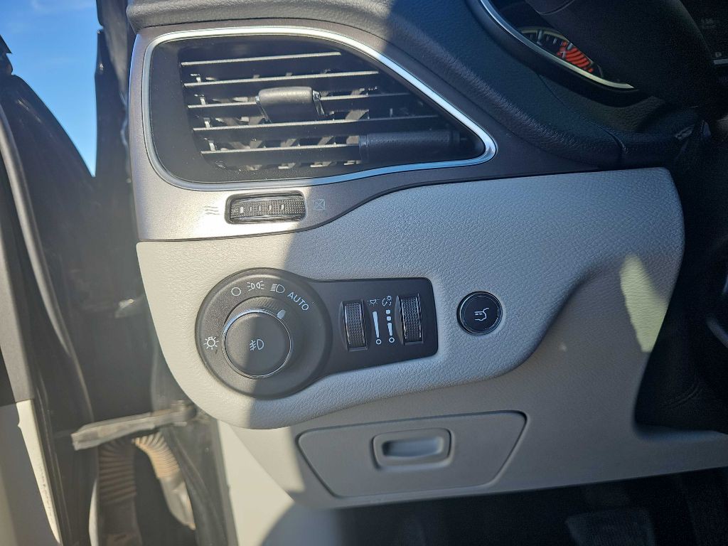 2021 Jeep Cherokee Image 25