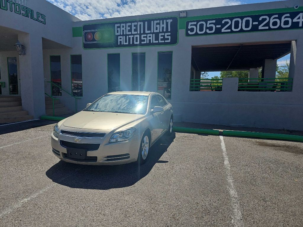 2010 Chevrolet Malibu Image 2