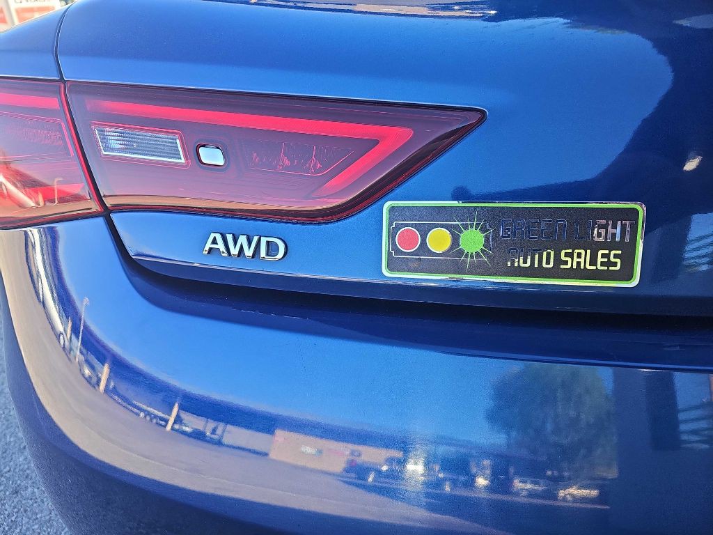 2018 INFINITI Q60 Image 6