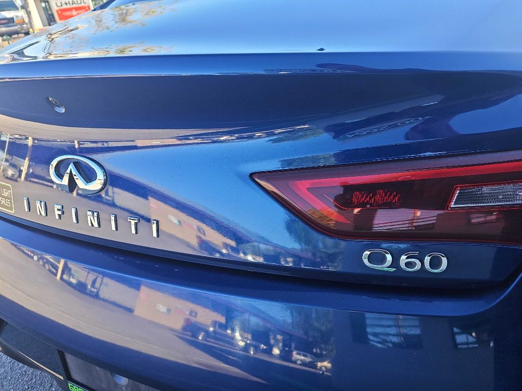 2018 INFINITI Q60 Image 7
