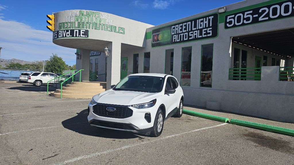 2023 Ford Escape Image 2