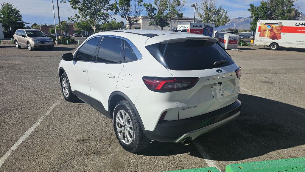 2023 Ford Escape Image 3