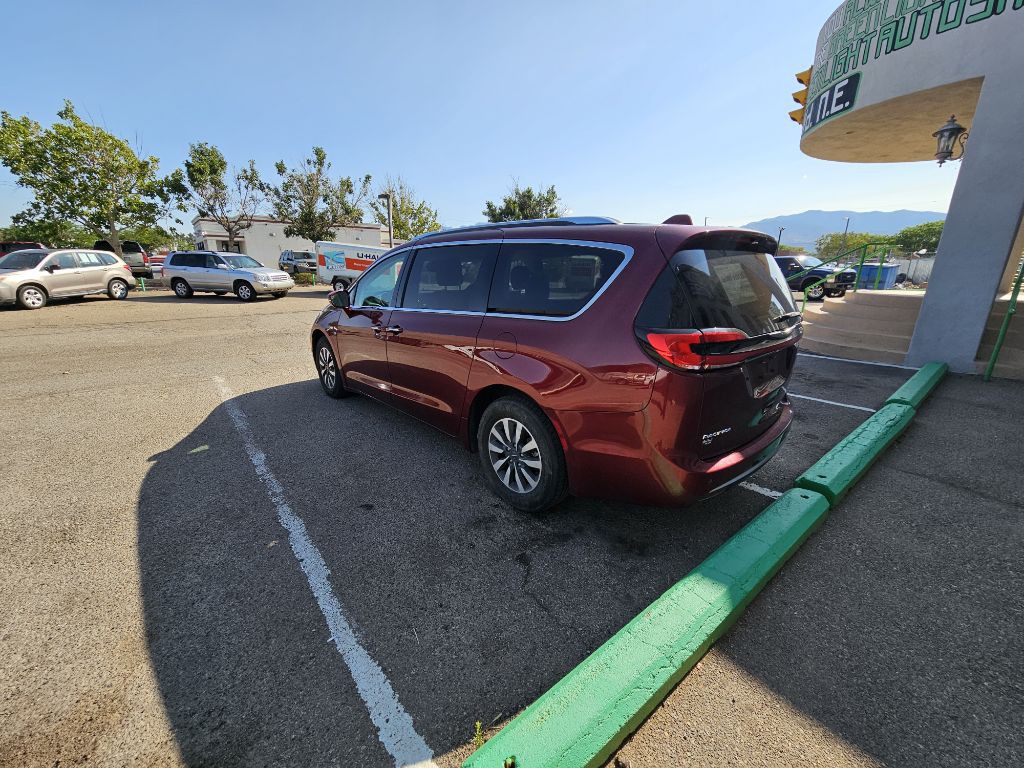 2021 Chrysler Pacifica Image 3