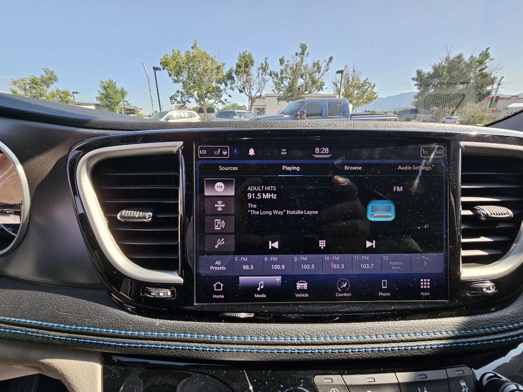 2021 Chrysler Pacifica Image 15