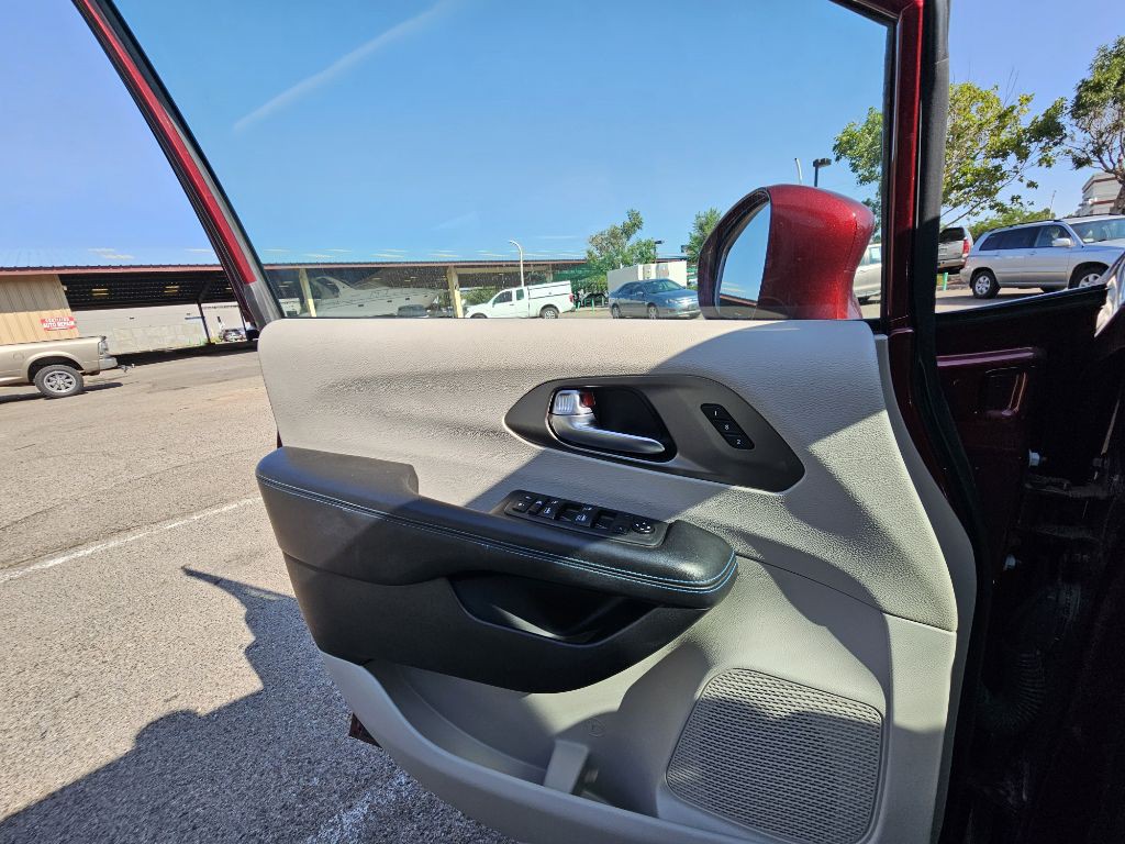 2021 Chrysler Pacifica Image 18