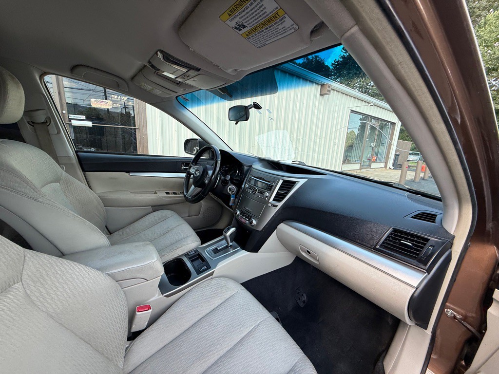 2011 Subaru Outback Image 13