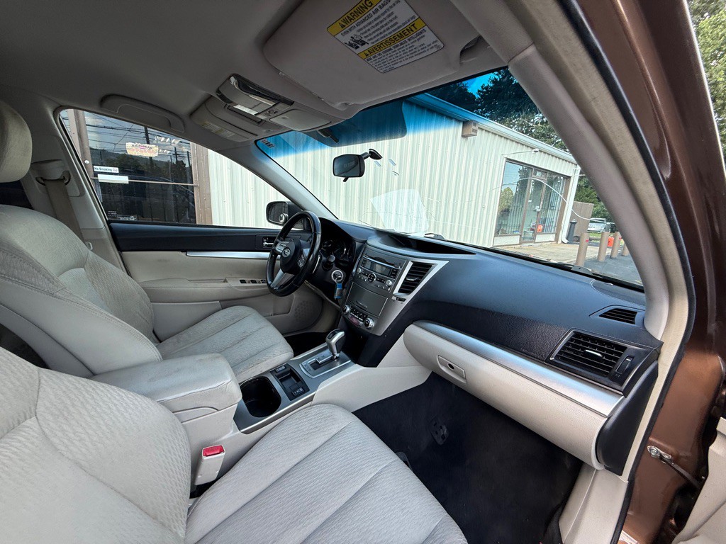 2011 Subaru Outback Image 14