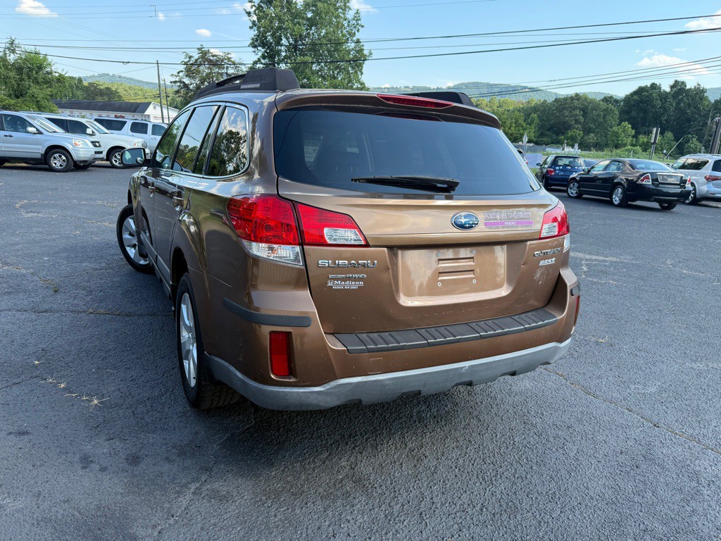 2011 Subaru Outback Image 17