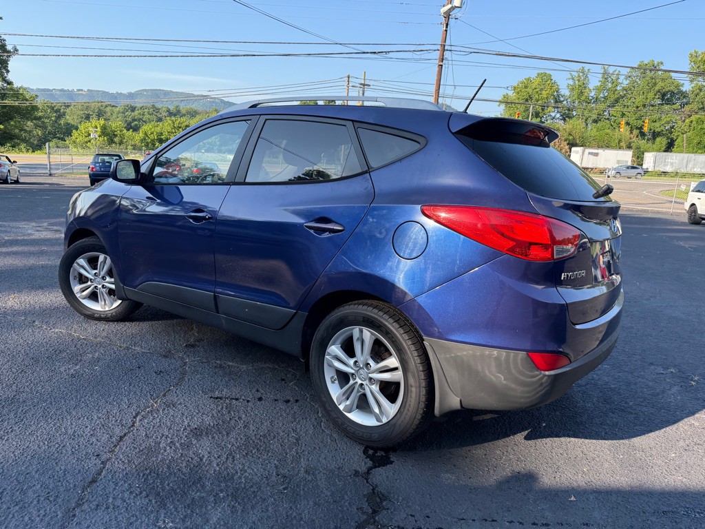 2011 Hyundai Tucson Image 2