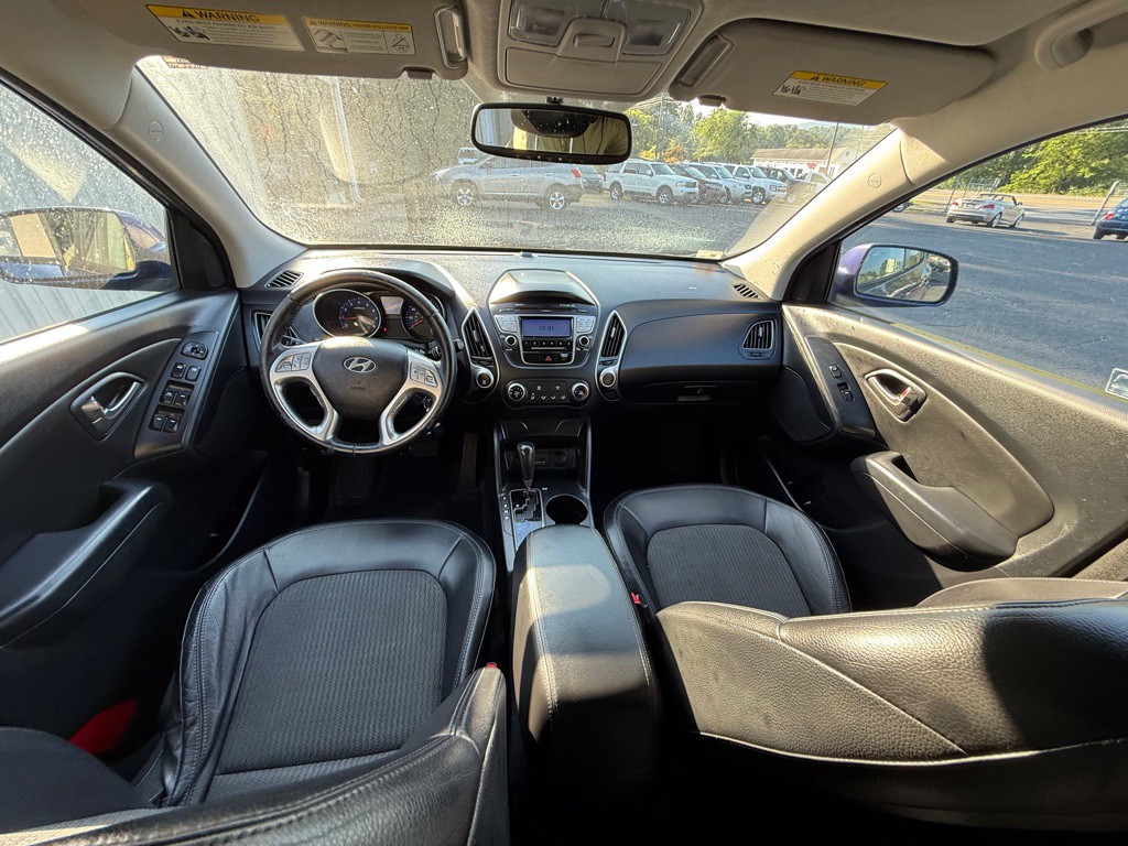 2011 Hyundai Tucson Image 10