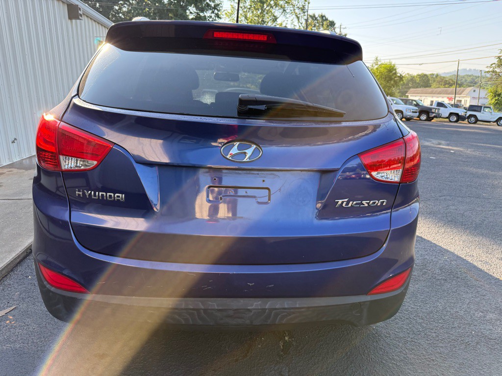 2011 Hyundai Tucson Image 11