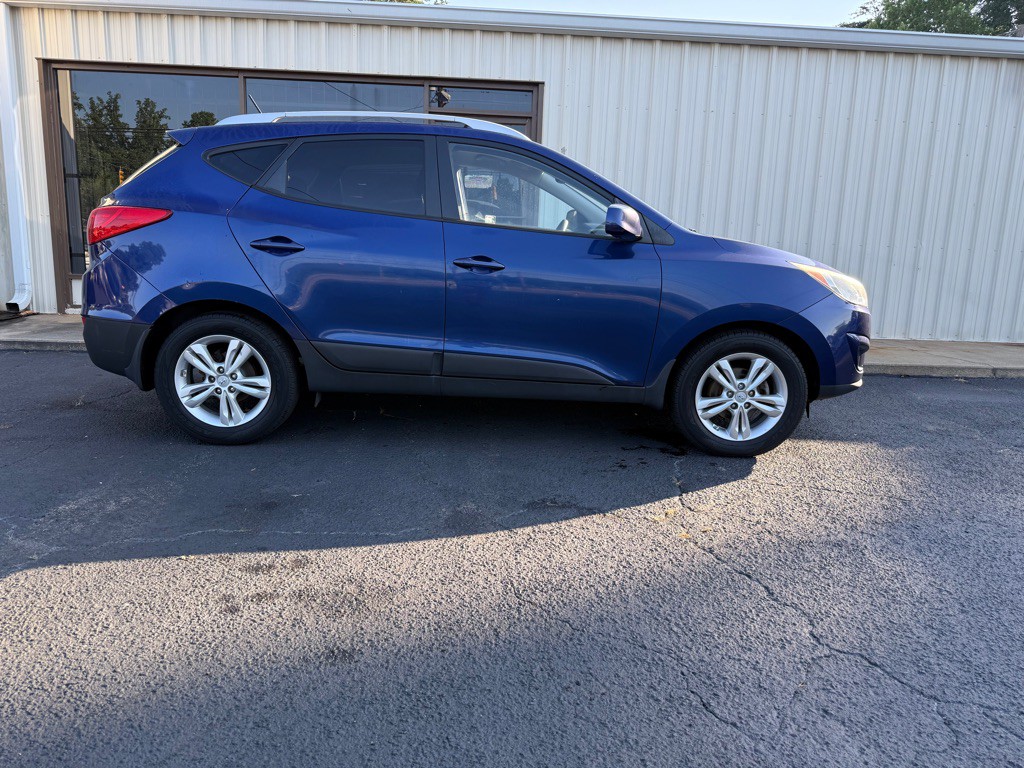 2011 Hyundai Tucson Image 12