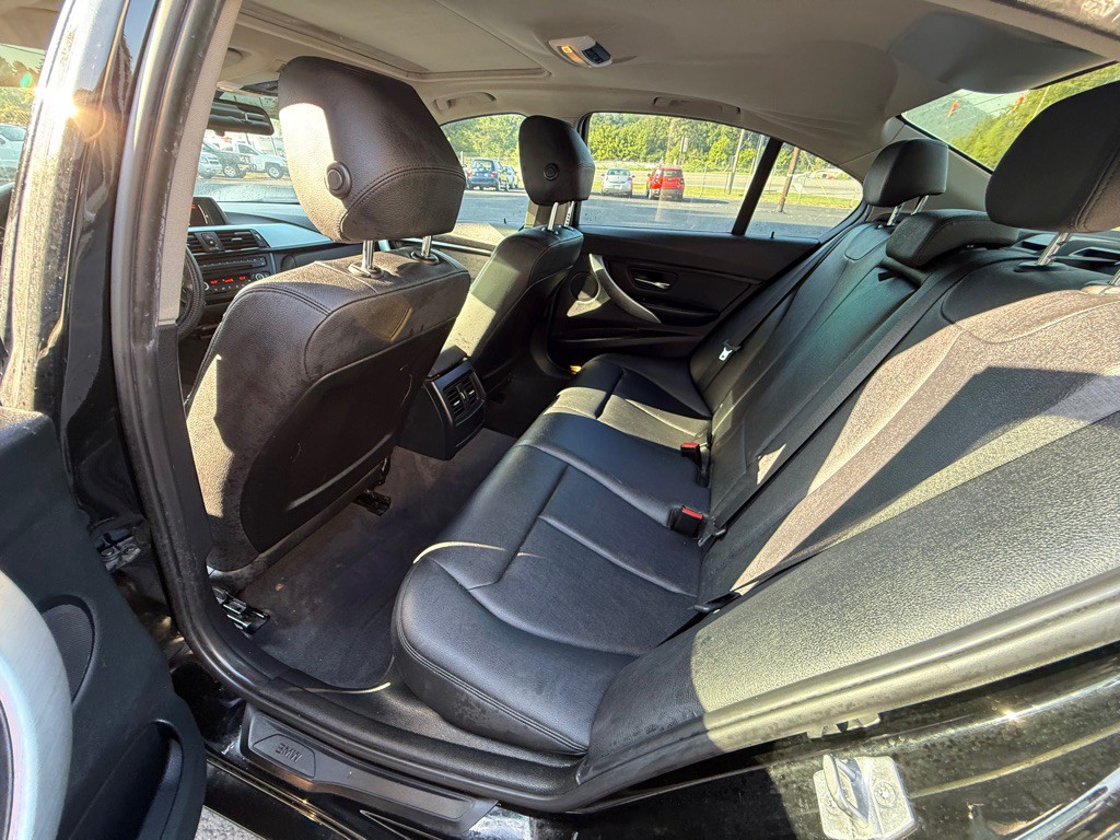 2015 BMW 3 Series Image 16
