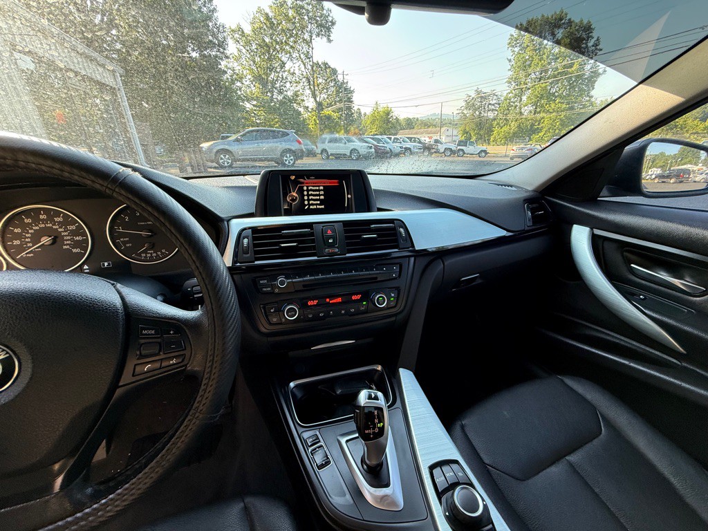 2015 BMW 3 Series Image 17