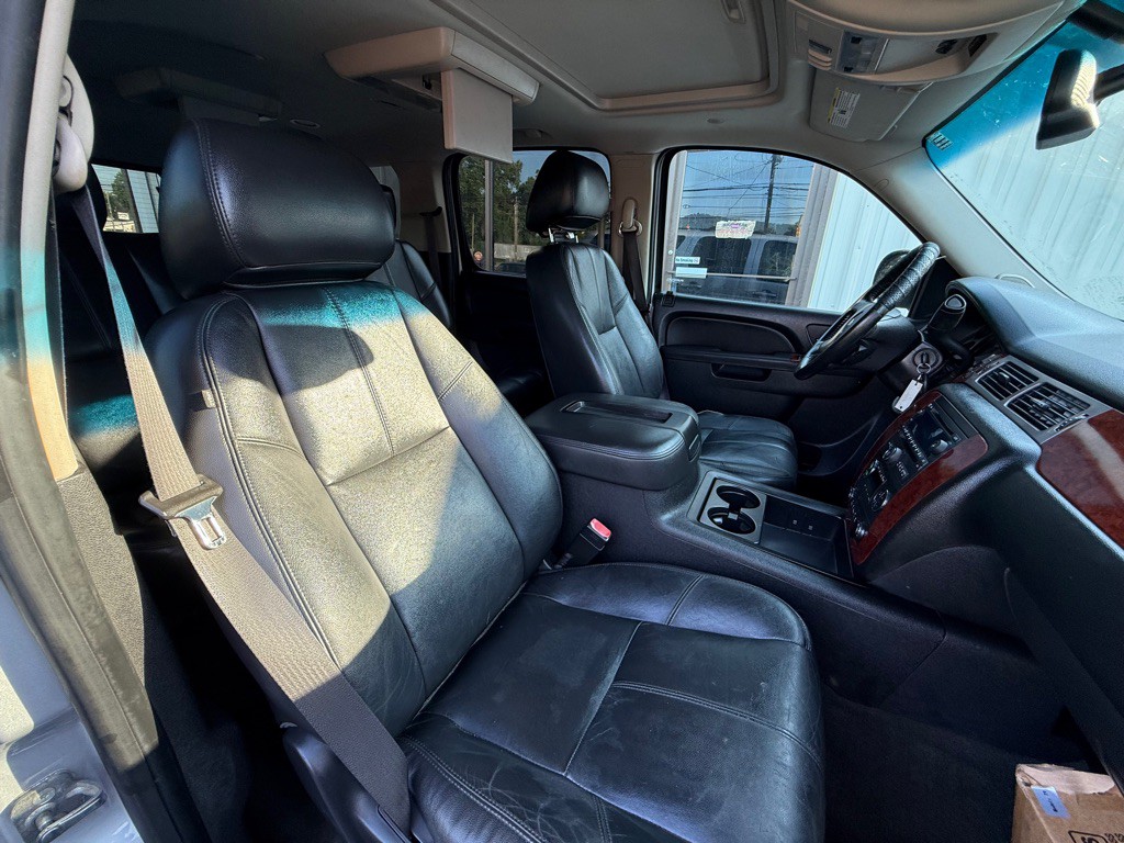 2013 Chevrolet Suburban Image 3