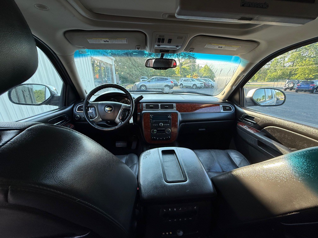 2013 Chevrolet Suburban Image 4