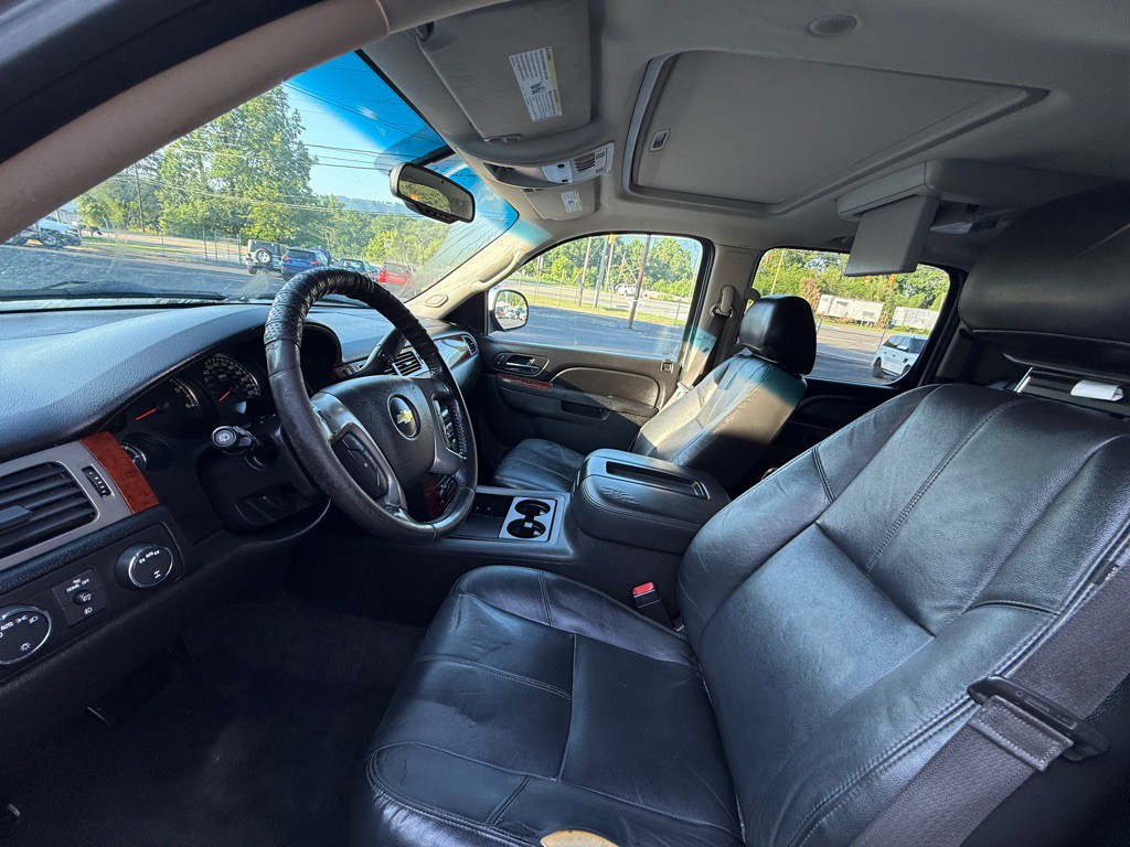 2013 Chevrolet Suburban Image 5