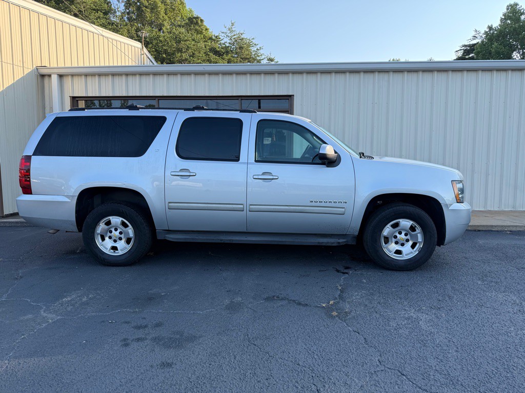 2013 Chevrolet Suburban Image 10