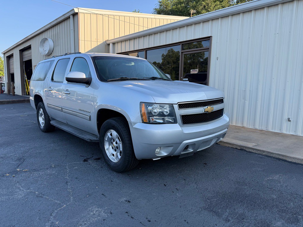 2013 Chevrolet Suburban Image 14