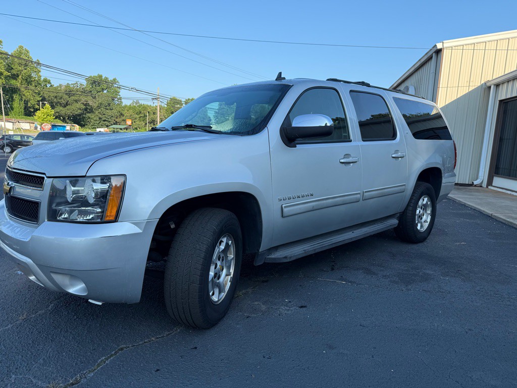 2013 Chevrolet Suburban Image 17