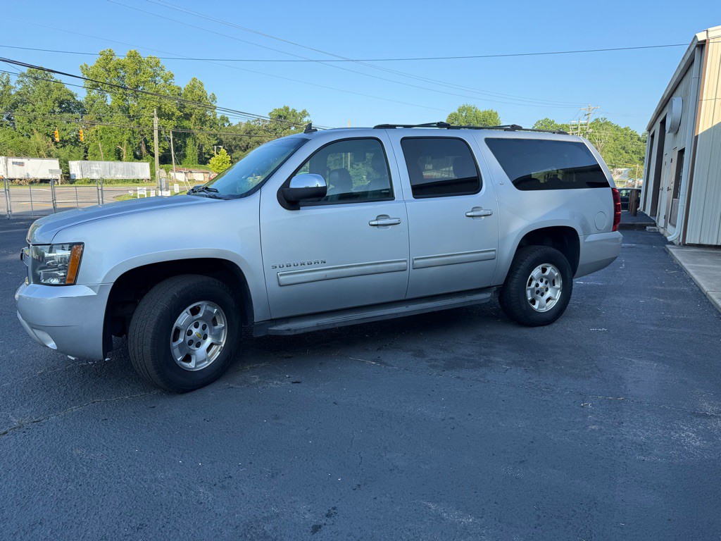 2013 Chevrolet Suburban Image 18
