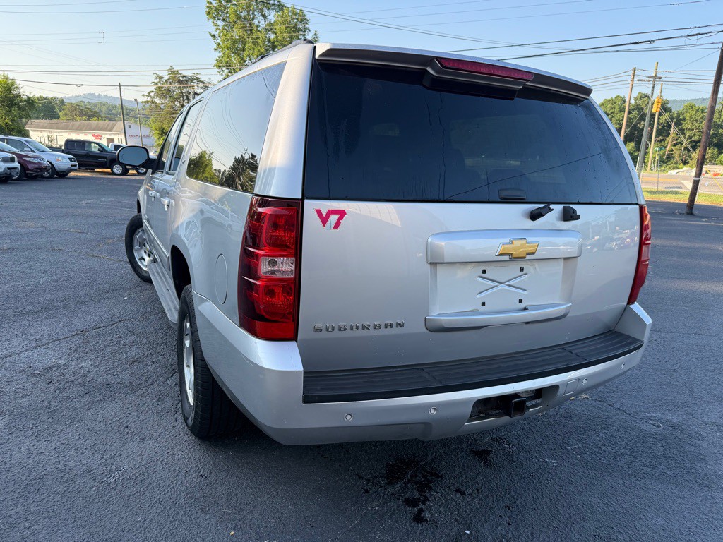 2013 Chevrolet Suburban Image 21