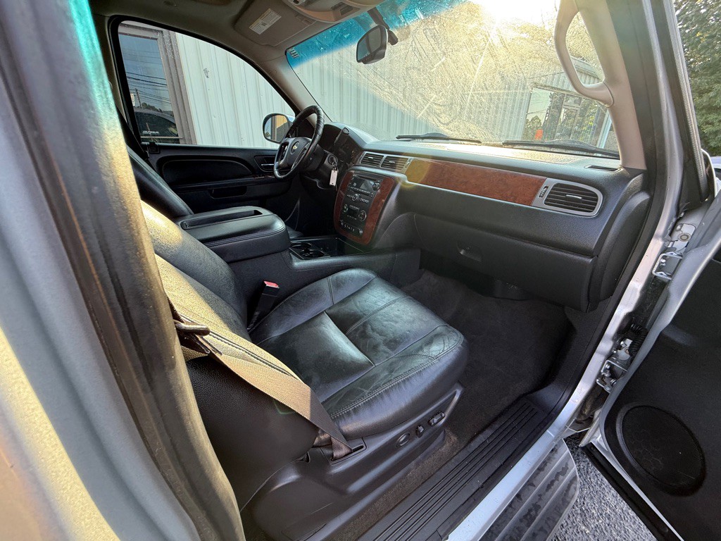 2013 Chevrolet Suburban Image 8