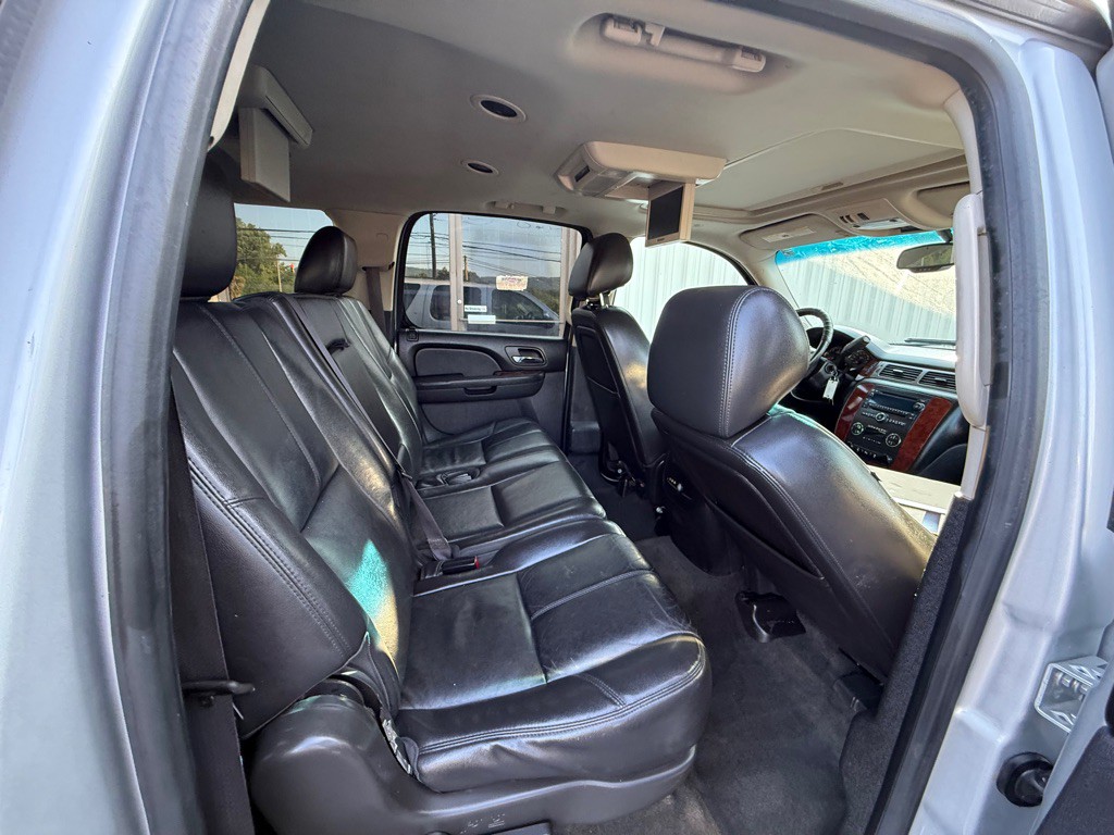 2013 Chevrolet Suburban Image 10