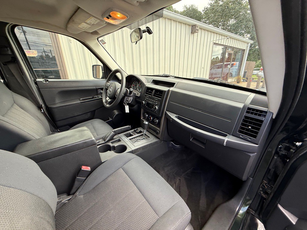 2012 Jeep Liberty Image 9