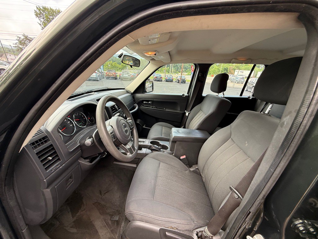 2012 Jeep Liberty Image 10