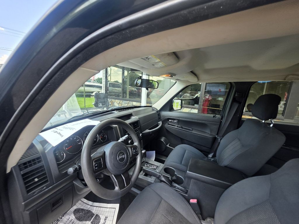 2012 Jeep Liberty Image 24