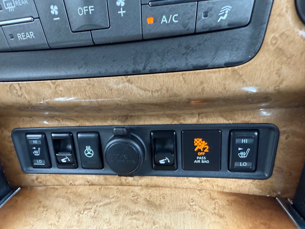 2012 INFINITI QX56 Image 4