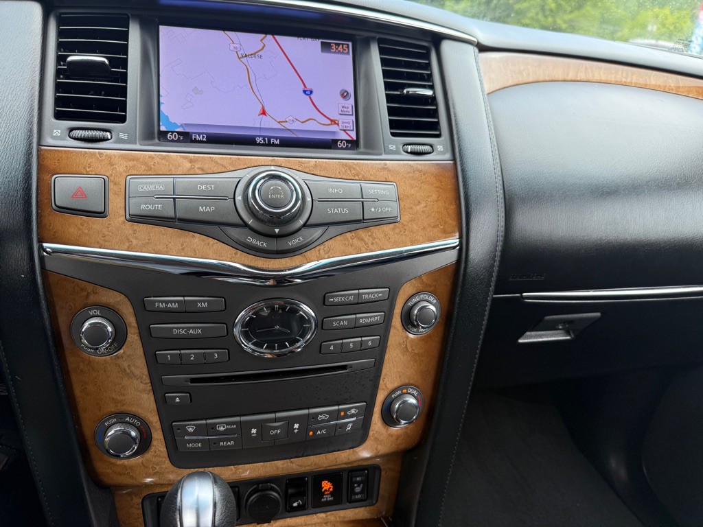 2012 INFINITI QX56 Image 8