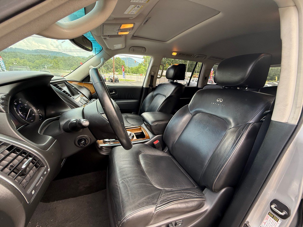2012 INFINITI QX56 Image 9
