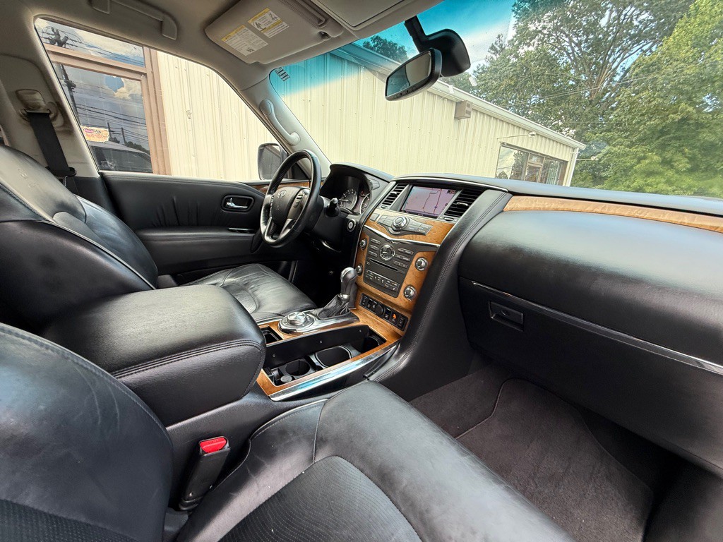 2012 INFINITI QX56 Image 10
