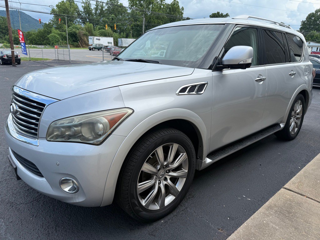 2012 INFINITI QX56 Image 11