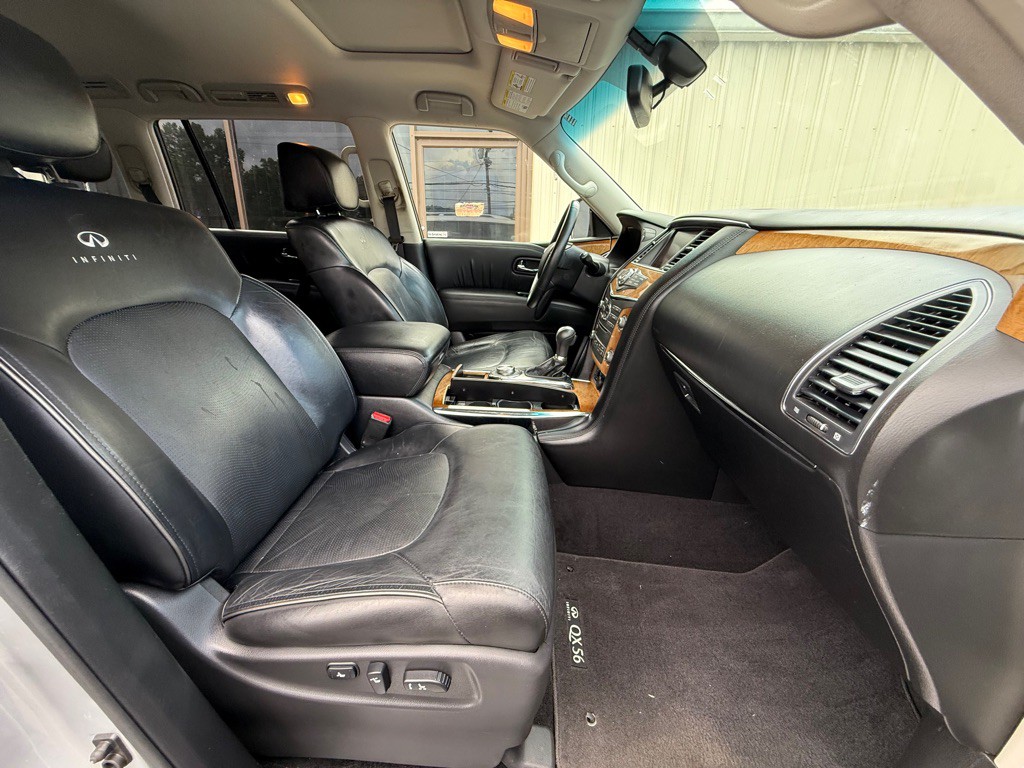 2012 INFINITI QX56 Image 12