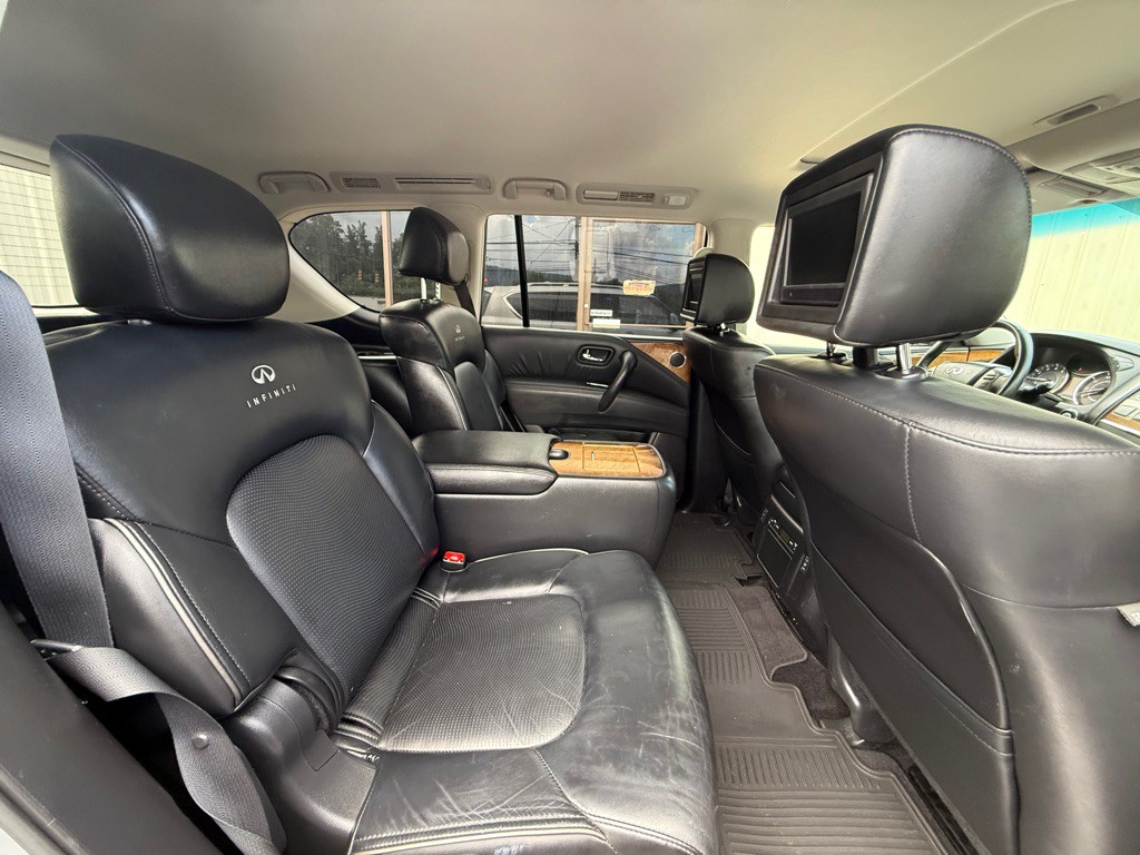 2012 INFINITI QX56 Image 16