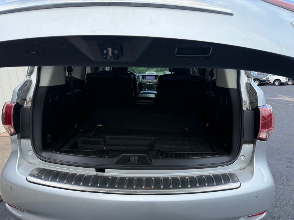 2012 INFINITI QX56 Image 17