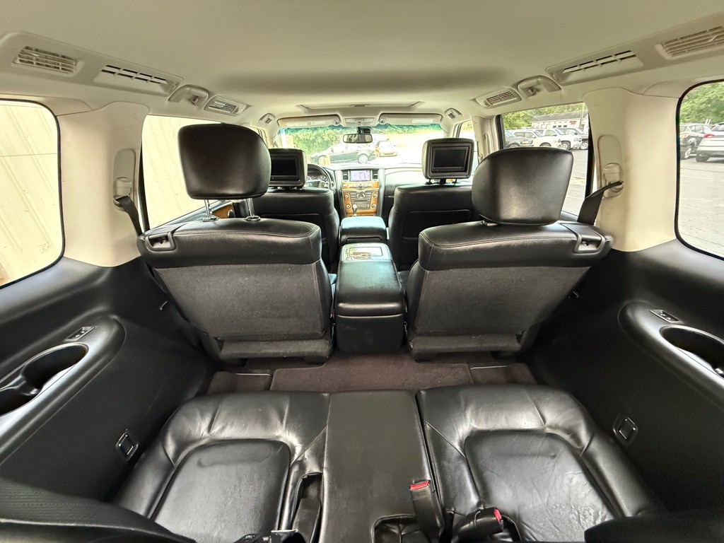 2012 INFINITI QX56 Image 18